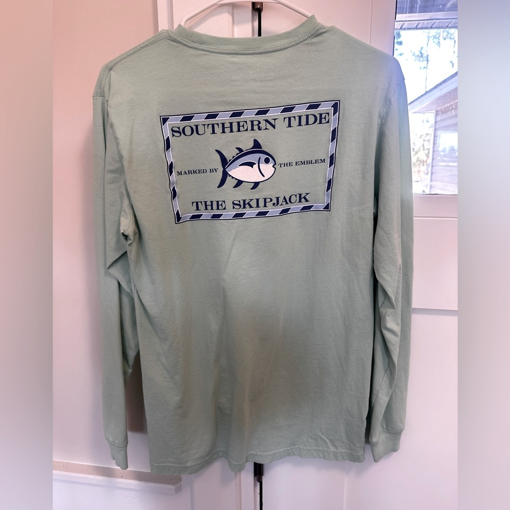 Preowned excellent condition men’s size small southern tide long sleeve shirt